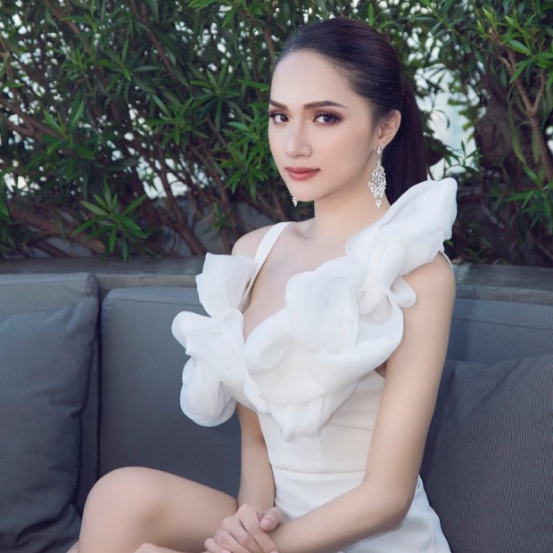 hoa hau huong giang lan dau duoc mac bikini toi nhu song lai cuoc doi moi