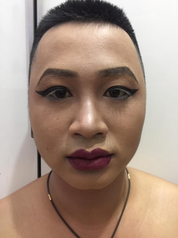 khi ban la con trai nhung co niem dam me make up thi thanh pham se ra the nay day