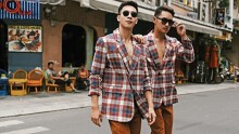 Hồ Vĩnh Khoa và bạn đời đồng giới sánh vai dạo phố