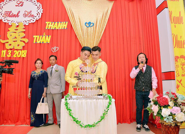 nhung dam cuoi dong tinh gay sot cong dong mang vuot moi kho khan de duoc song that cho ban than