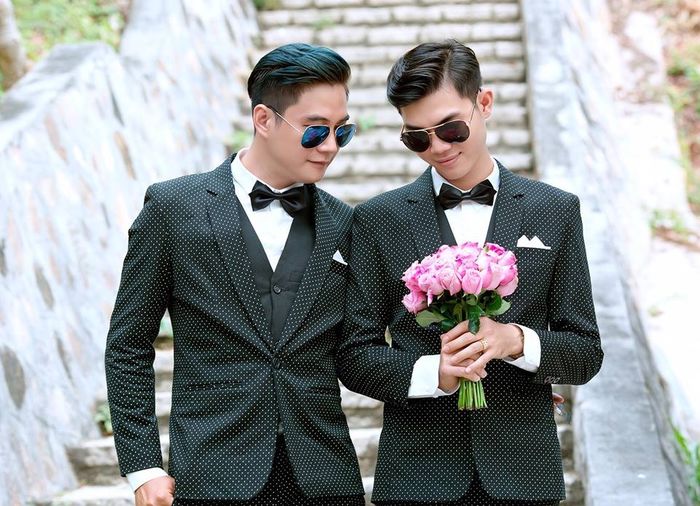 nhung dam cuoi dong tinh gay sot cong dong mang vuot moi kho khan de duoc song that cho ban than