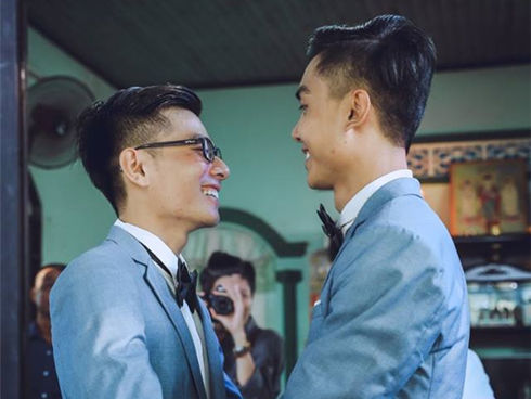 nhung dam cuoi dong tinh gay sot cong dong mang vuot moi kho khan de duoc song that cho ban than