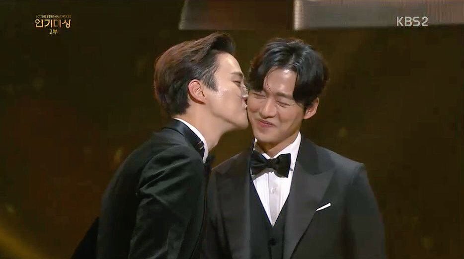 4 cap doi dong gioi cua man anh han quoc thang giai best couple