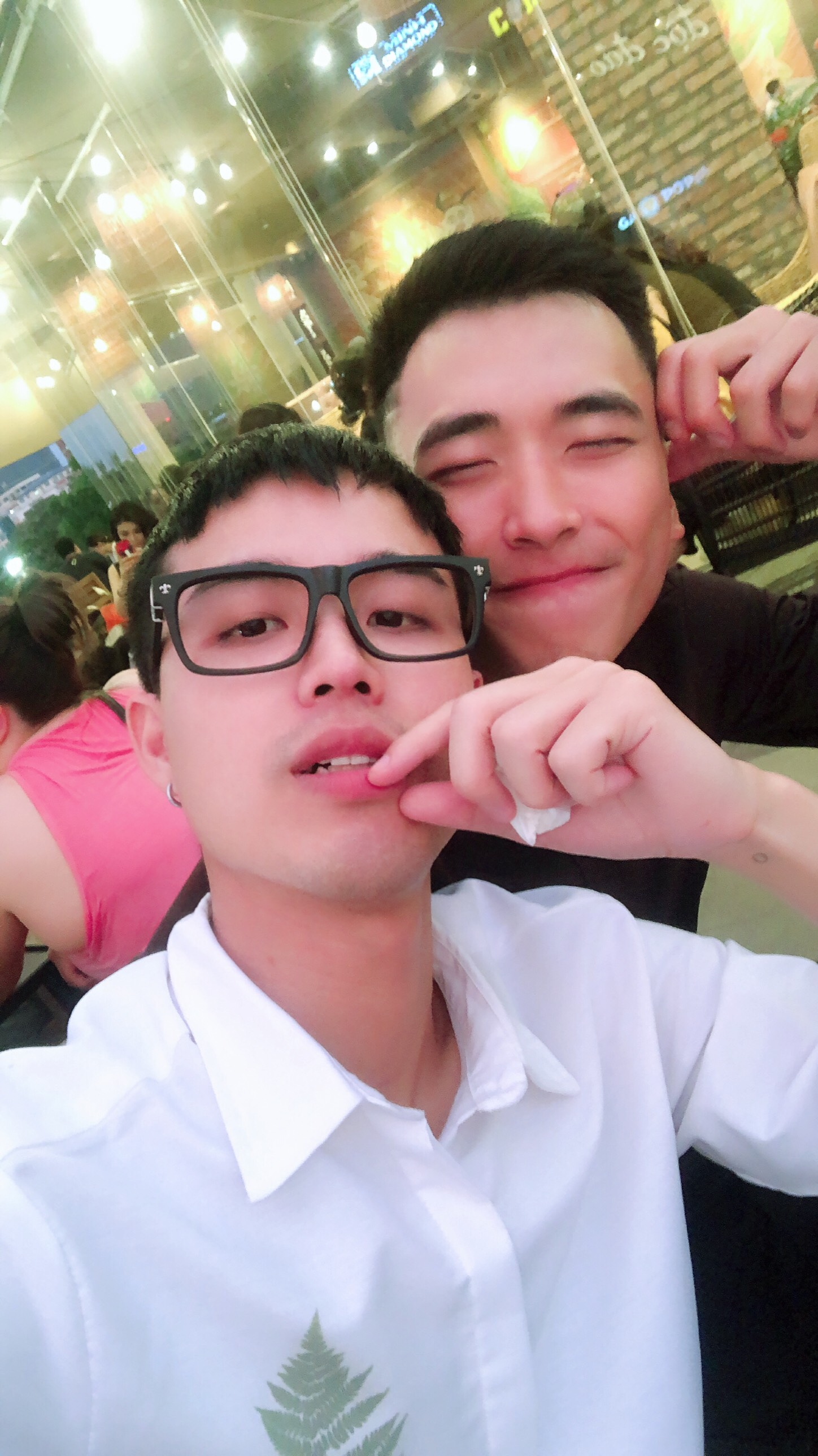 Đăng bài ngồi rửa bát 5 tiếng khi ra mắt nhà bạn gái, anh chàng bất ngờ tìm được người đàn ông của đời mình dang bai ngoi rua bat 5 tieng khi ra mat nha ban gai anh chang bat ngo tim duoc nguoi dan ong cua doi minh