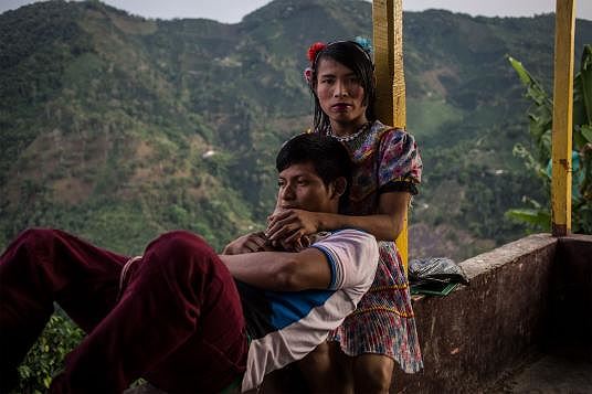 cuoc song cua nhung nguoi dan ong tu chuyen gioi colombia tai noi an nau an toan