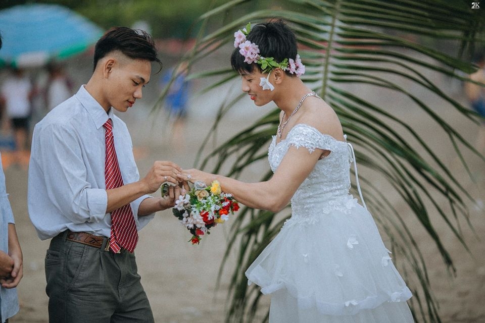 bo anh ky yeu dam cuoi dong tinh gay sot cong dong mang