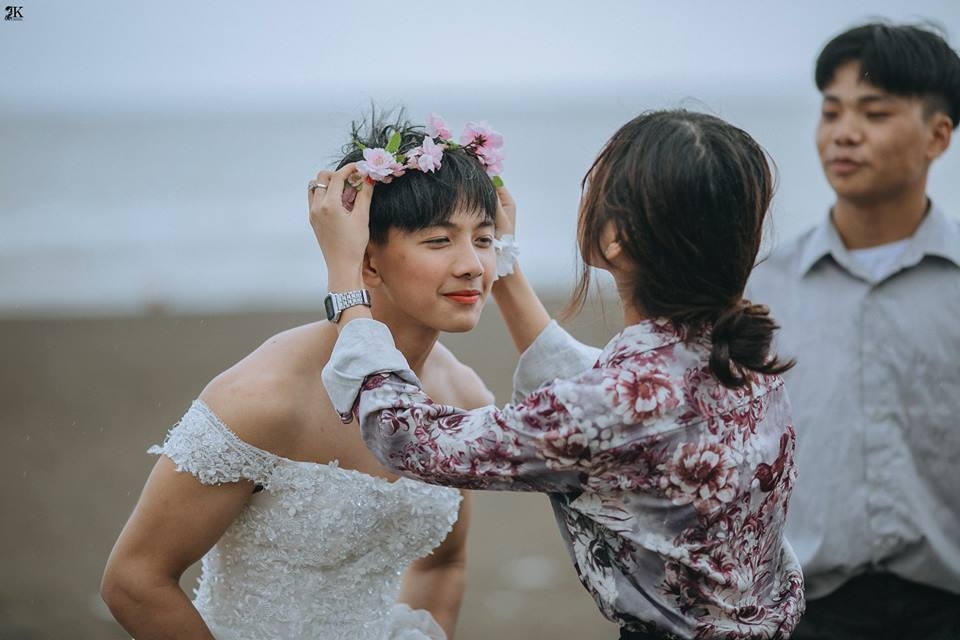 bo anh ky yeu dam cuoi dong tinh gay sot cong dong mang