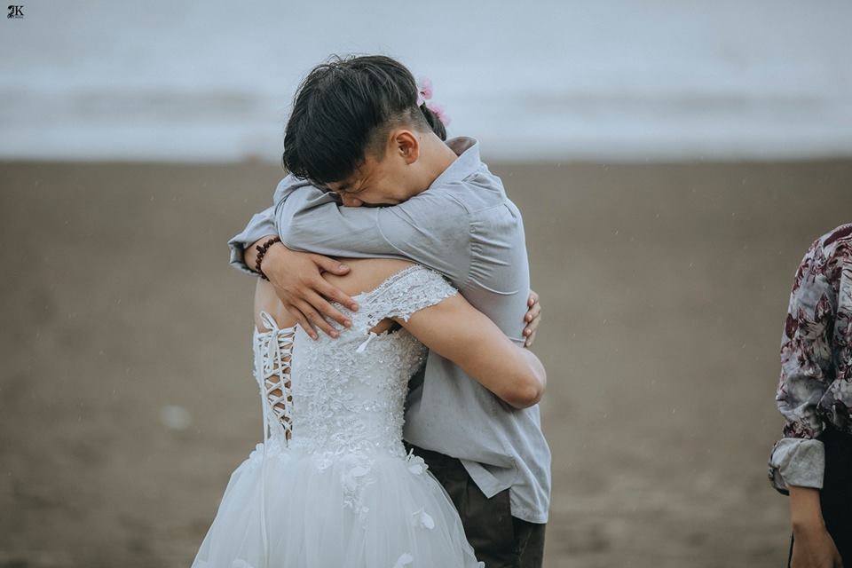 bo anh ky yeu dam cuoi dong tinh gay sot cong dong mang