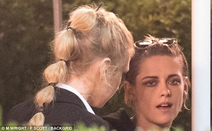 kristen stewart tinh tu ben ban gai dong gioi trong bua tiec sinh nhat
