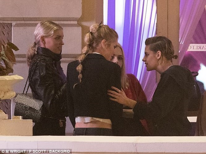 kristen stewart tinh tu ben ban gai dong gioi trong bua tiec sinh nhat
