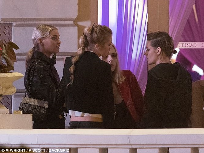 kristen stewart tinh tu ben ban gai dong gioi trong bua tiec sinh nhat