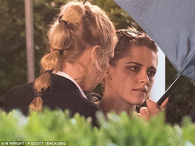 kristen stewart tinh tu ben ban gai dong gioi trong bua tiec sinh nhat