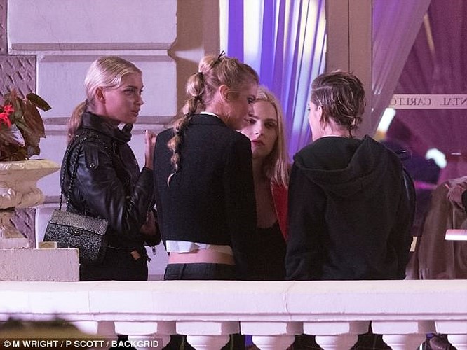 kristen stewart tinh tu ben ban gai dong gioi trong bua tiec sinh nhat