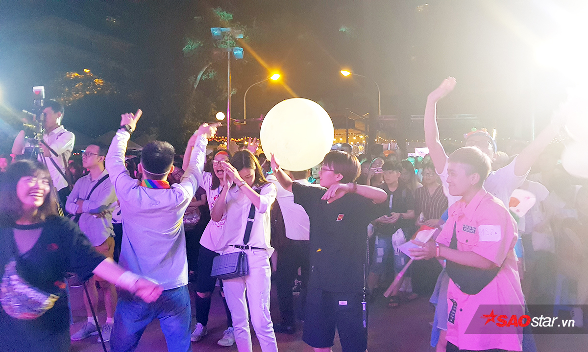 hoa hau huong giang ai cung co the viet cau chuyen co tich cua rieng minh cong dong lgbt cung vay