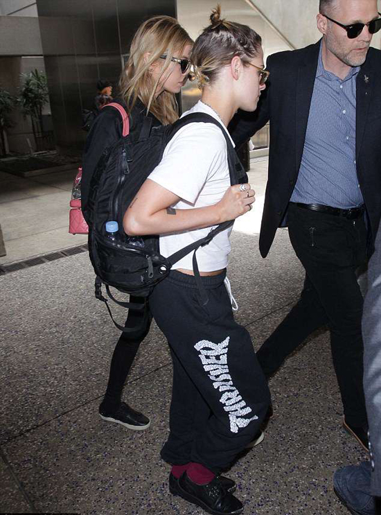 kristen stewart tro ve nha voi nguoi tinh dong gioi sau lhp cannes