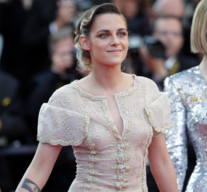 kristen stewart tro ve nha voi nguoi tinh dong gioi sau lhp cannes