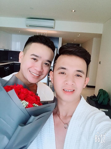 Chuyện tình 'ngọt ngào' 6 năm của cặp đôi điển trai gây 'sốt' mạng xã hội chuyen tinh ngot ngao 6 nam cua cap doi dien trai gay sot mang xa hoi