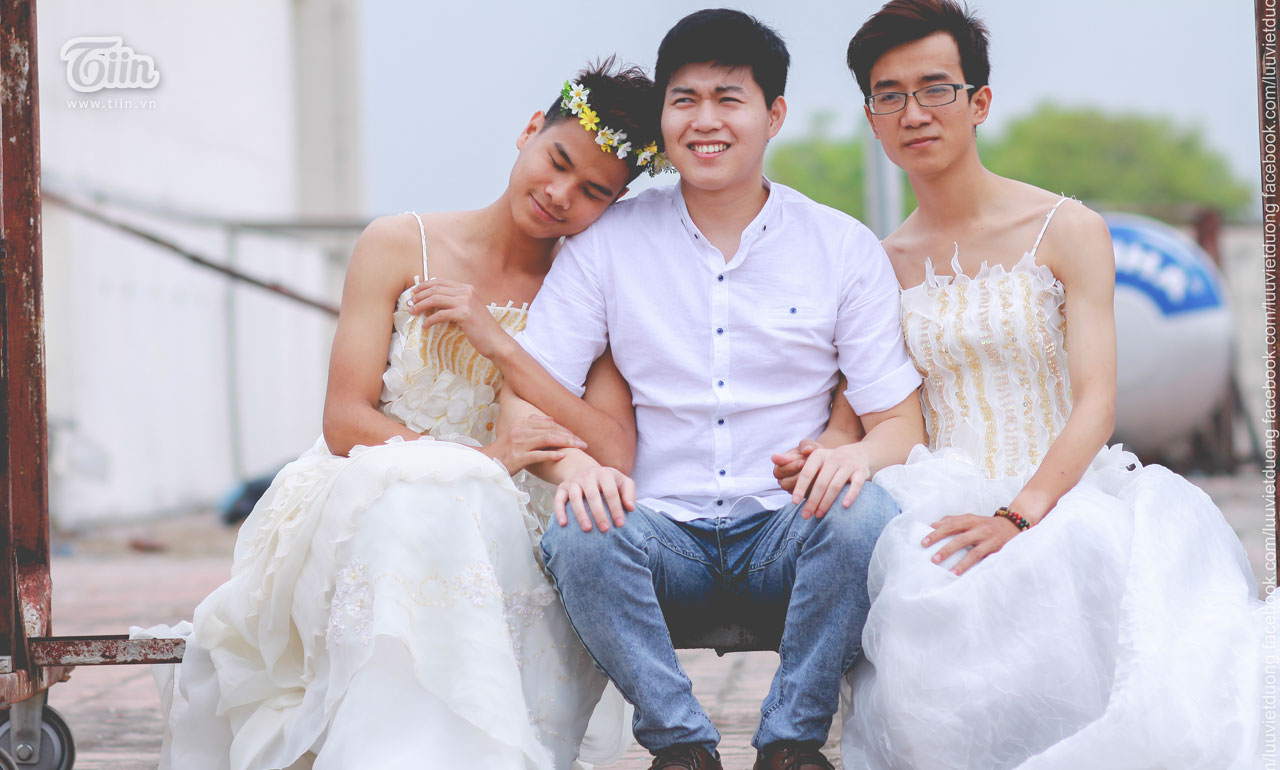 Ảnh cưới đồng tính giả khiến ai cũng bật cười của 'trai Nông nghiệp' anh cuoi dong tinh gia khien ai cung bat cuoi cua trai nong nghiep