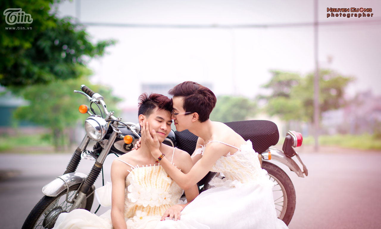Ảnh cưới đồng tính giả khiến ai cũng bật cười của 'trai Nông nghiệp' anh cuoi dong tinh gia khien ai cung bat cuoi cua trai nong nghiep