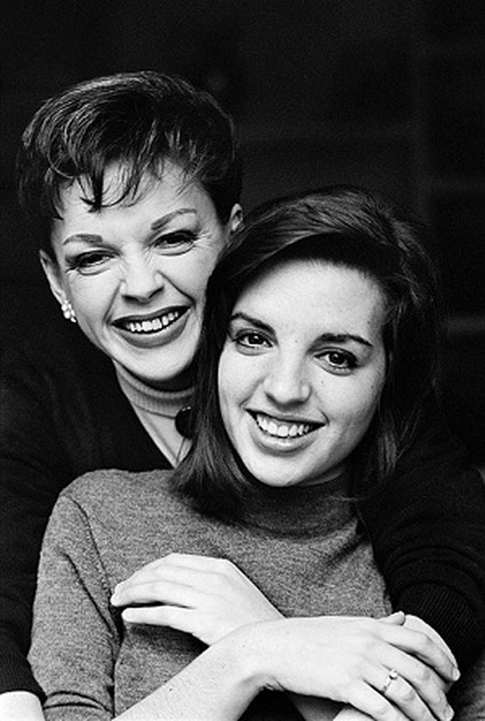 Judy Garland - 'Biểu tượng đồng tính' đầu tiên tại Hollywood judy garland bieu tuong dong tinh dau tien tai hollywood