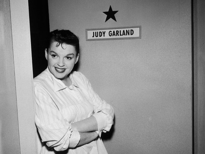 Judy Garland - 'Biểu tượng đồng tính' đầu tiên tại Hollywood judy garland bieu tuong dong tinh dau tien tai hollywood
