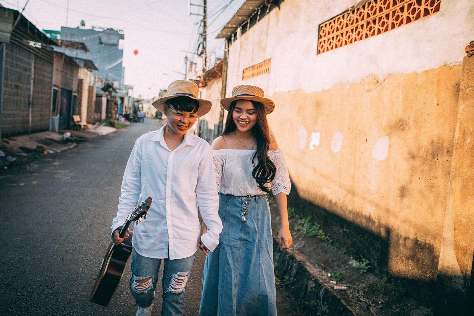 Cặp đôi đồng tính nữ kể chuyện tình yêu ngọt ngào khi được người thân ủng hộ cap doi dong tinh nu ke chuyen tinh yeu ngot ngao khi duoc nguoi than ung ho