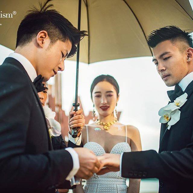 Cặp trai đẹp tung ảnh đám cưới 'thần sầu' hơn cả phim khiến dân mạng 'lịm tim' cap trai dep tung anh dam cuoi than sau hon ca phim khien dan mang lim tim