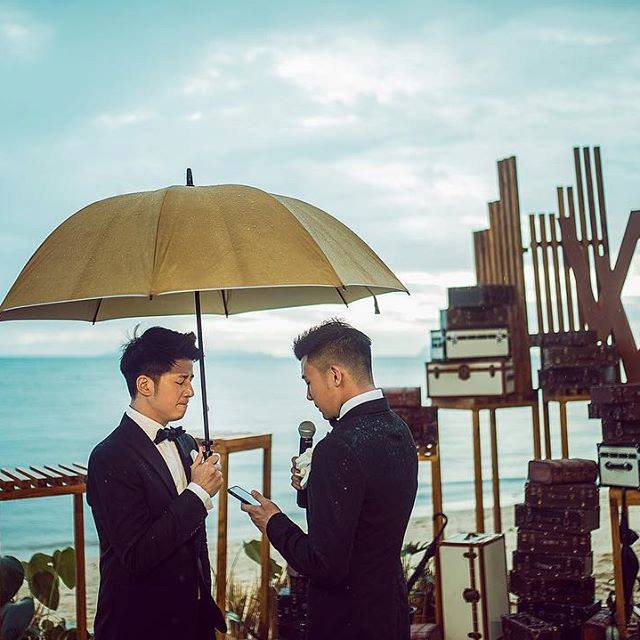Cặp trai đẹp tung ảnh đám cưới 'thần sầu' hơn cả phim khiến dân mạng 'lịm tim' cap trai dep tung anh dam cuoi than sau hon ca phim khien dan mang lim tim