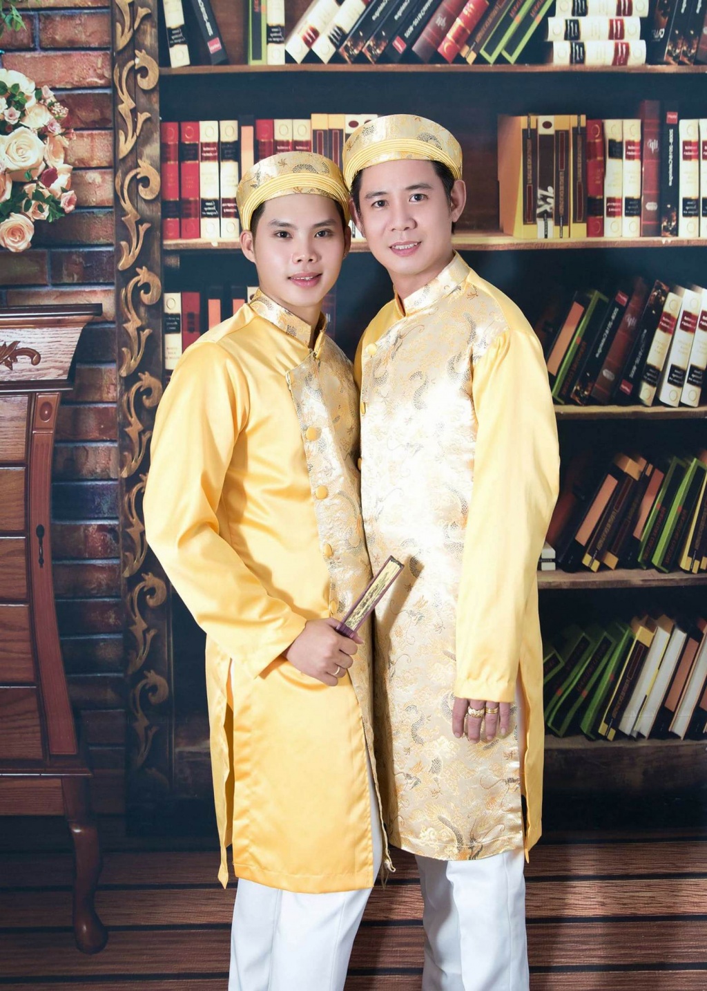 bo anh cuoi chuyen tinh online cua cap dong tinh nam dien trai