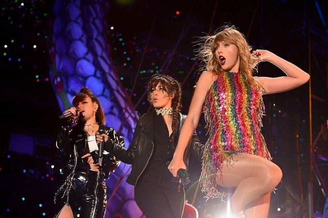 taylor swift ton vinh cong dong lgbt nhan thang tu hao dong tinh