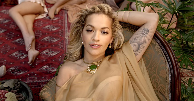 rita ora hon moi nu rapper cardi b trong mv girls gay tranh cai