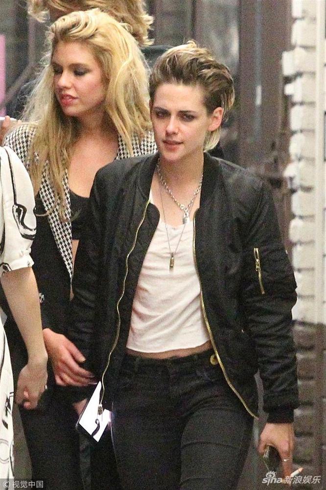 my nhan chang vang kristen stewart xuat hien cuc banh ben canh nguoi yeu dong gioi