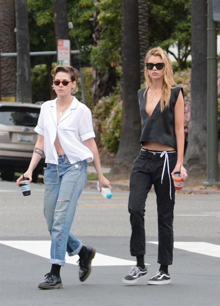 my nhan chang vang kristen stewart xuat hien cuc banh ben canh nguoi yeu dong gioi