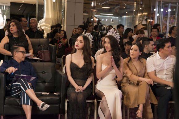 hoa hau huong giang hoi ngo mi nhan chuyen gioi nong poy yoshi tren tham do su kien tai thai