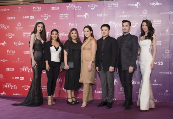 hoa hau huong giang hoi ngo mi nhan chuyen gioi nong poy yoshi tren tham do su kien tai thai