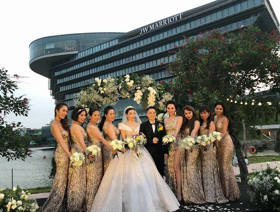 hinh anh dam cuoi hoanh trang tai khach san noi tieng cua nam than chuyen gioi tu lo kho va vo doanh nhan