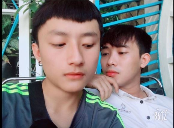 chuyen tinh yeu xa va hanh trinh come out cua cap dong tinh 9x
