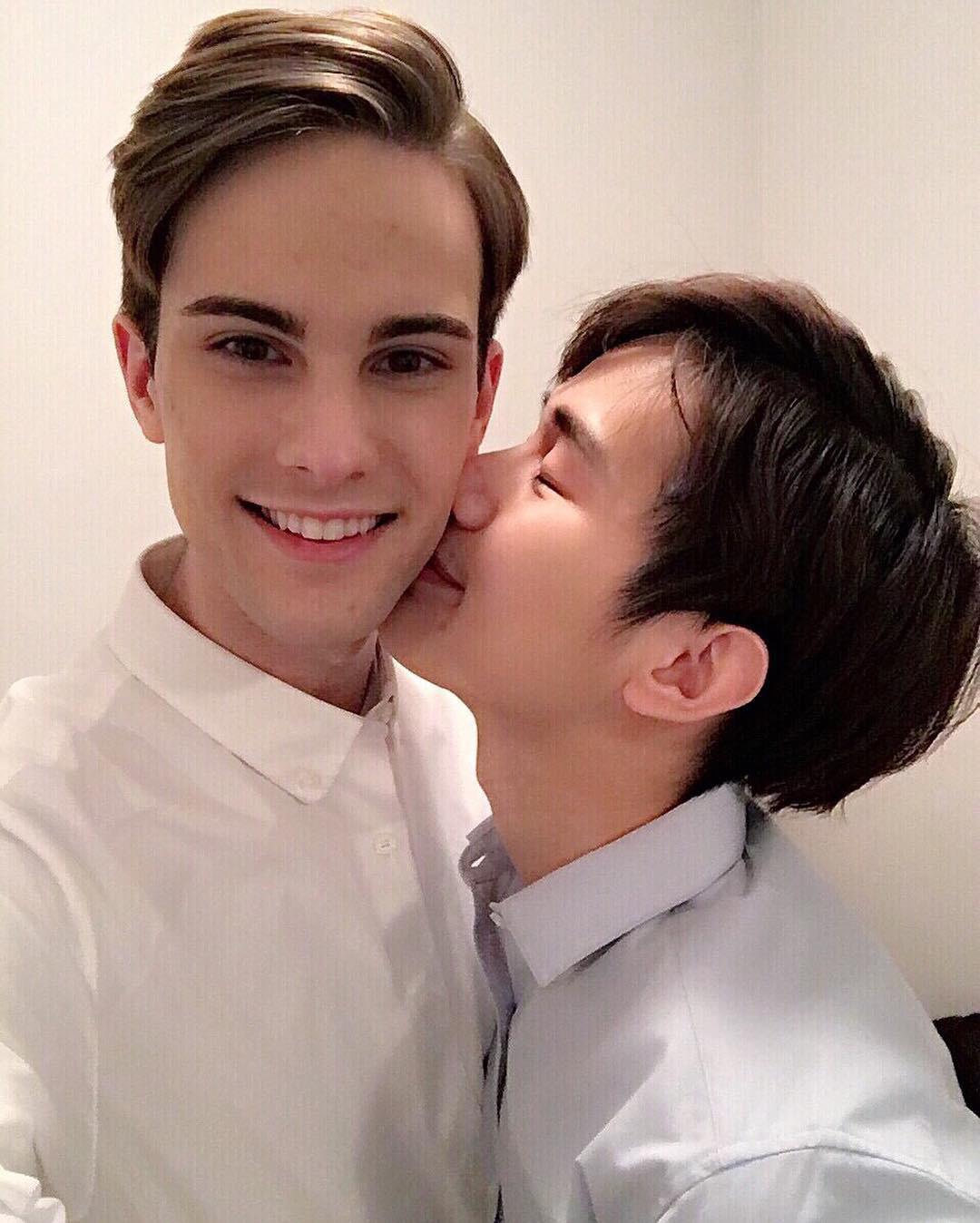 Chị em 'tiếc ngẩn ngơ' ngắm cặp đôi đồng tính nam'đẹp hết phần thiên hạ' lại cực ngọt ngào chi em tiec ngan ngo ngam cap doi dong tinh namdep het phan thien ha lai cuc ngot ngao