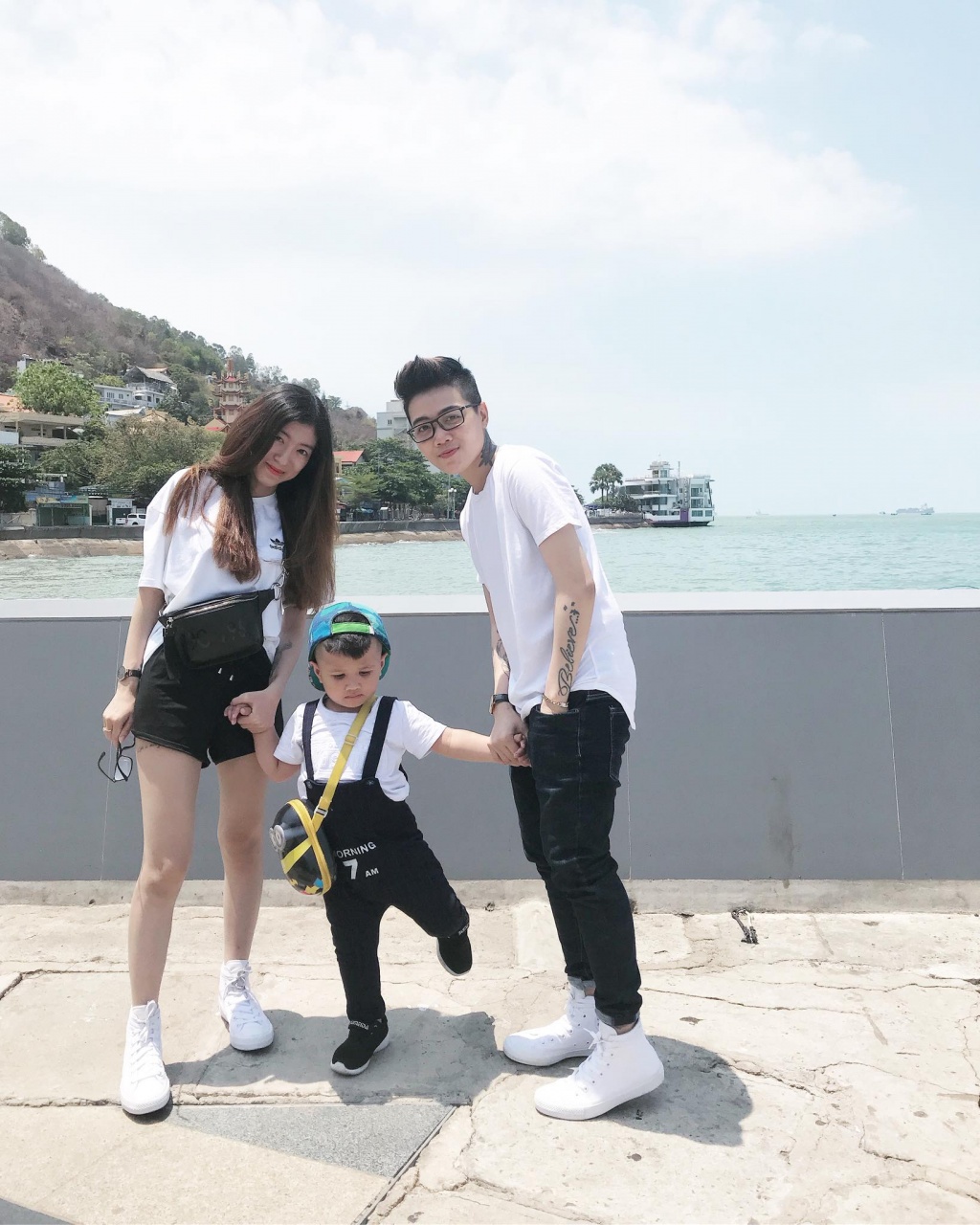hotboy chuyen gioi ly lam gia dinh phat hien minh la dong tinh lap tuc danh dap va muon cho di gap bac si tam ly