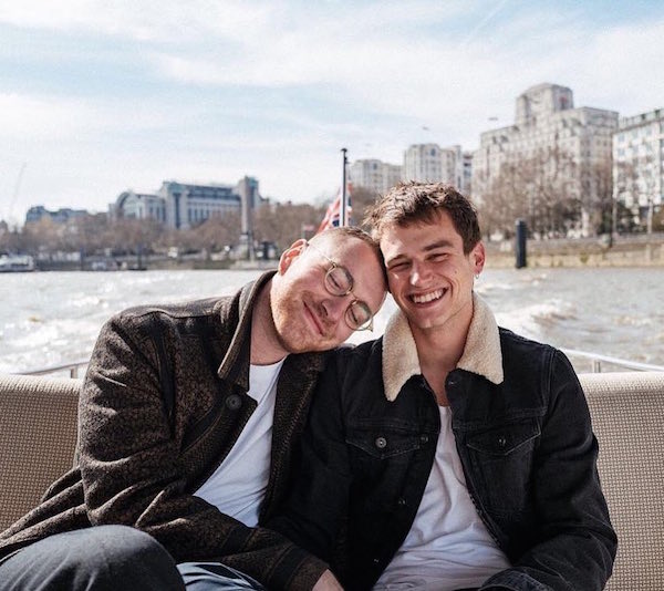 sam smith chia tay ban trai brandon flynn sau 9 thang hen ho