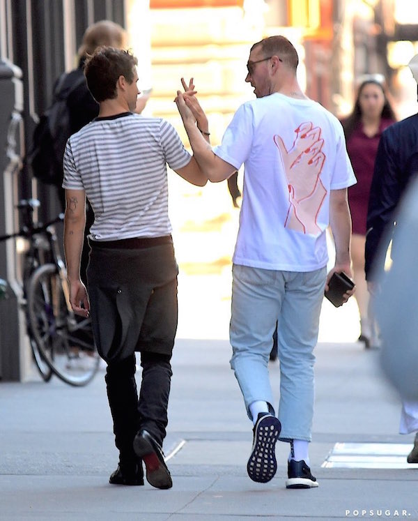 sam smith chia tay ban trai brandon flynn sau 9 thang hen ho