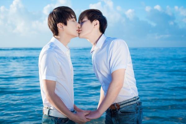 o ben canh nhau 7 nam bat chap gia dinh ngan can hai trai dep nay da tro thanh than tuong cua bao nguoi