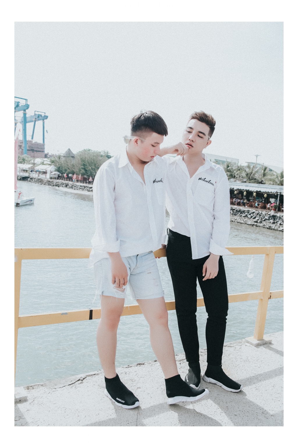 bo anh tinh yeu bien va hai ta cua cap dong tinh 9x