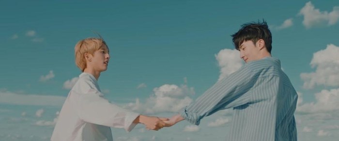 nhung dieu thu vi ve holland than tuong kpop dau tien cong khai dong tinh