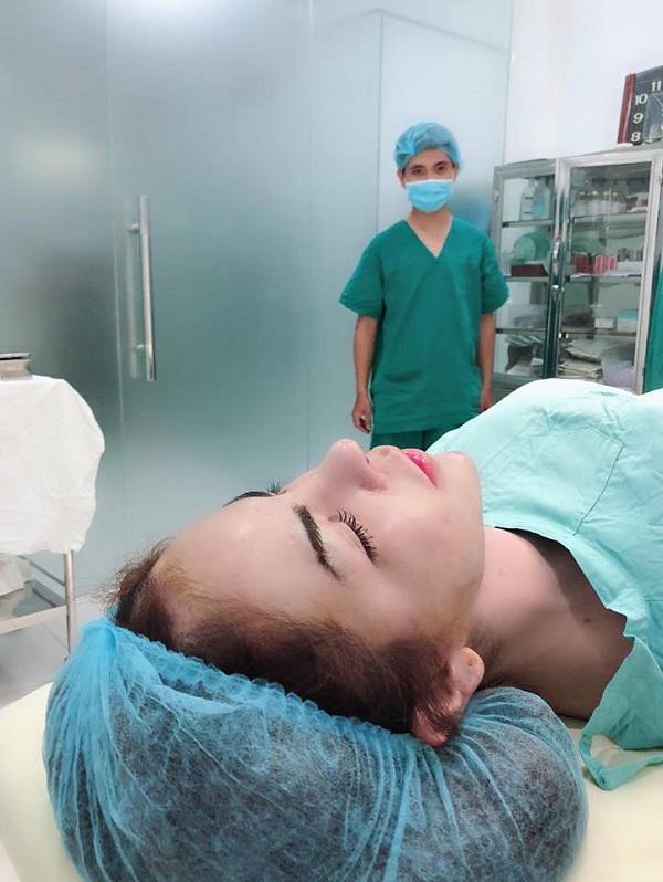 Hotgirl chuyển giới 1 triệu followers nâng mũi lần thứ 7 vì mãi chưa ưng ý hotgirl chuyen gioi 1 trieu followers nang mui lan thu 7 vi mai chua ung y