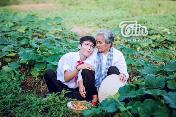 cu ba 87 tuoi o ca mau tre kho cuc nuoi chau gia giup chau quay clip kiem tien chap nhan chau la lbgt