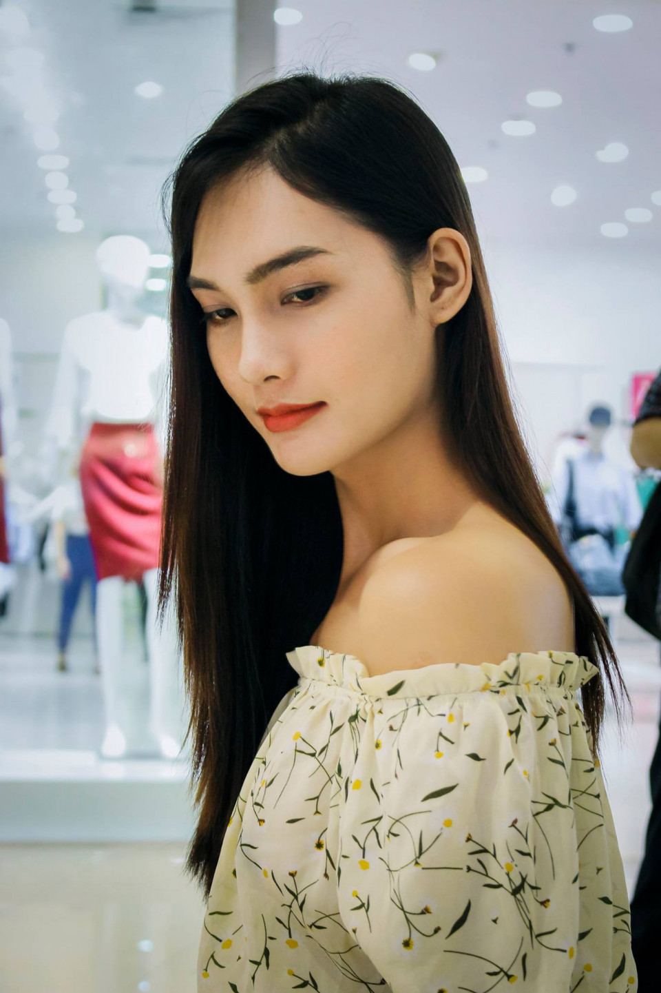 bat xe khach tu sai gon ra ha noi dang ky thi nu hoang chuyen gioi 2018
