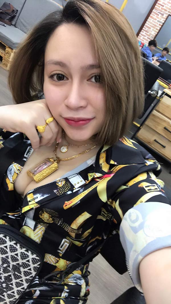khoe qua tien ty nguoi yeu tang thua nhan song vat chat co gai lgbt khong ngai gach da