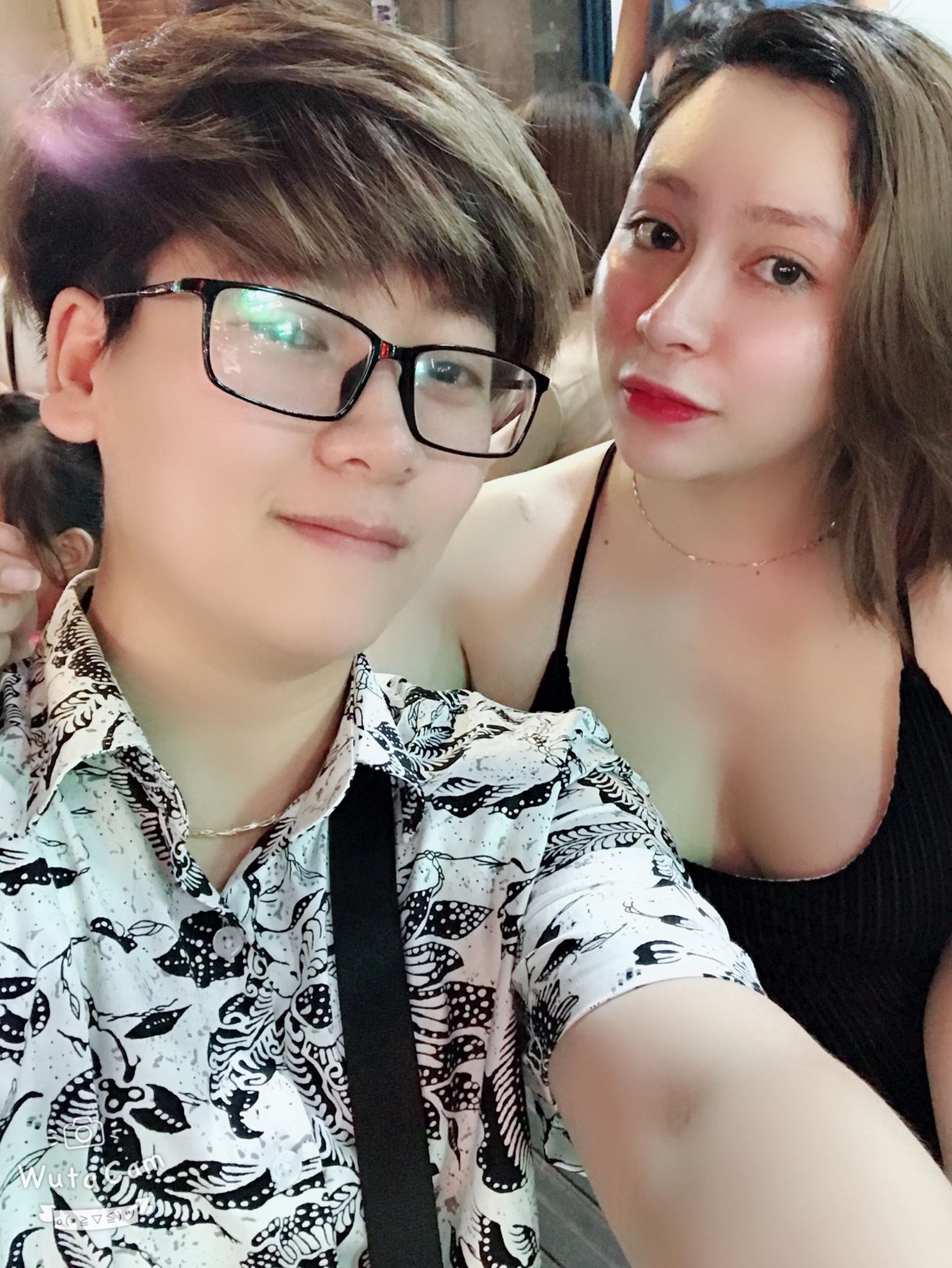 khoe qua tien ty nguoi yeu tang thua nhan song vat chat co gai lgbt khong ngai gach da