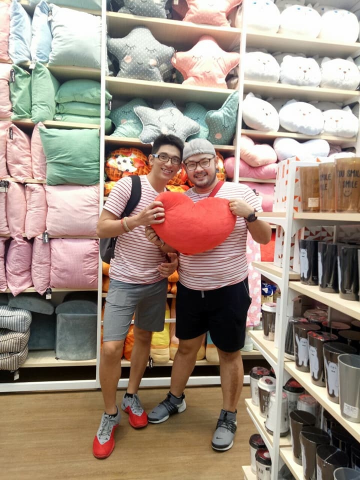 chuyen tinh cua cap dong tinh nam yeu xa chung toi yeu nhau bang su chan thanh chu khong phai ngoai hinh hay tien bac